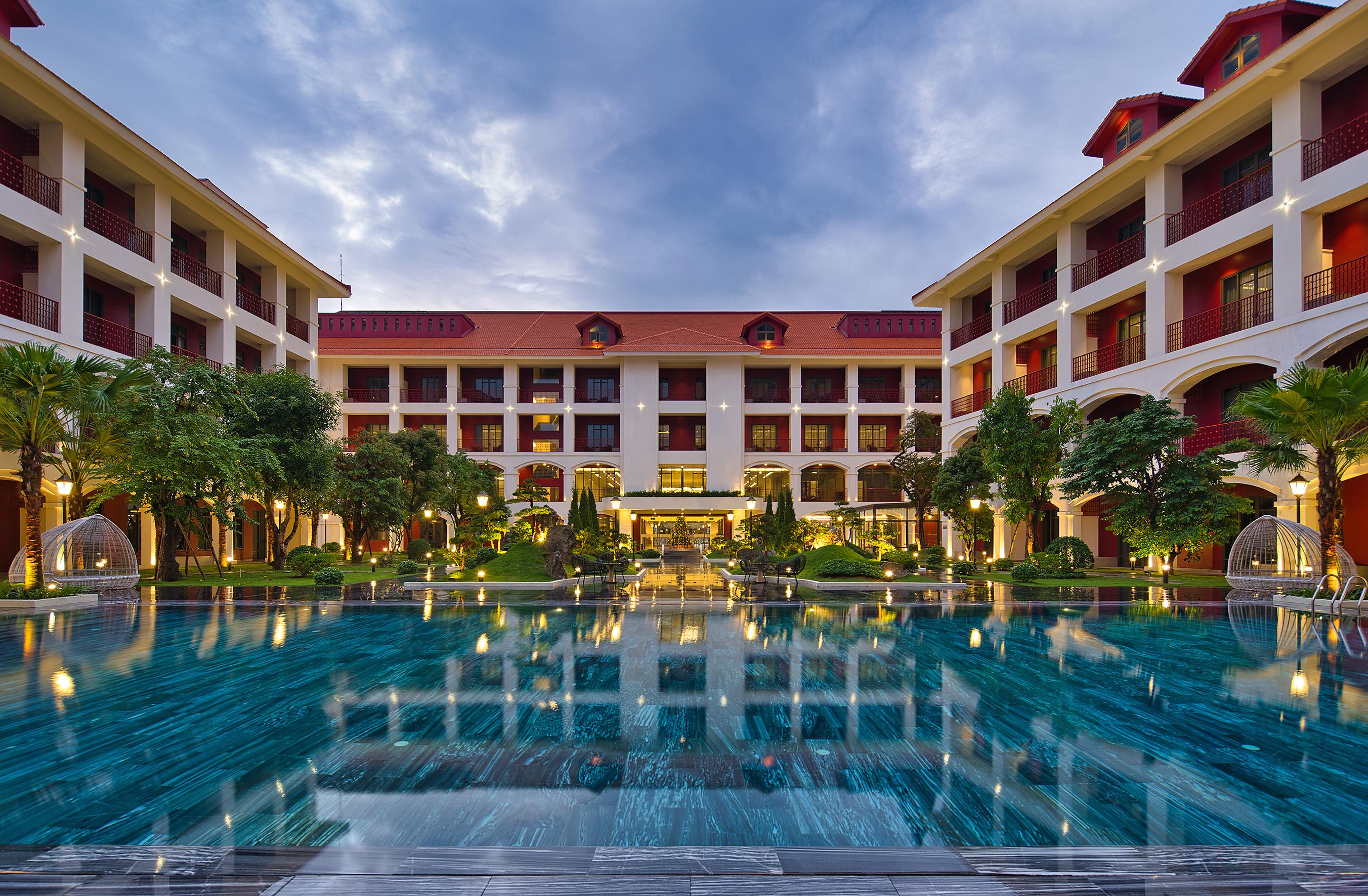 Senna Hue Hotel Esterno foto The hotel's main pool