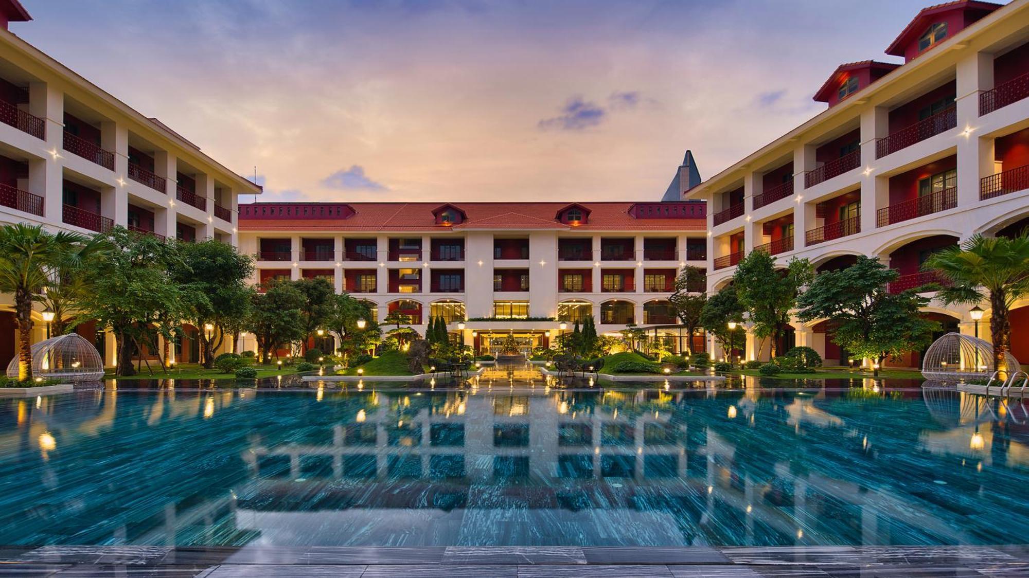 Senna Hue Hotel Esterno foto The Royal