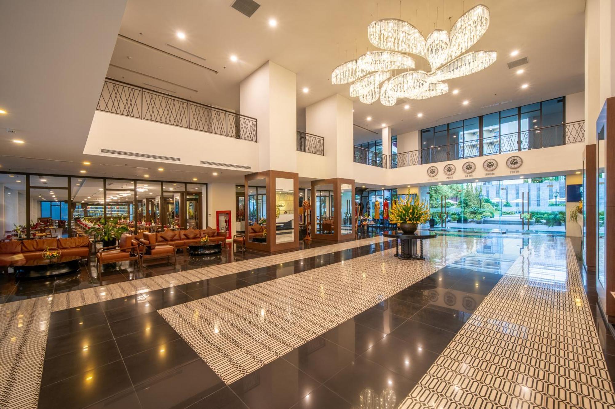 Senna Hue Hotel Esterno foto Lobby