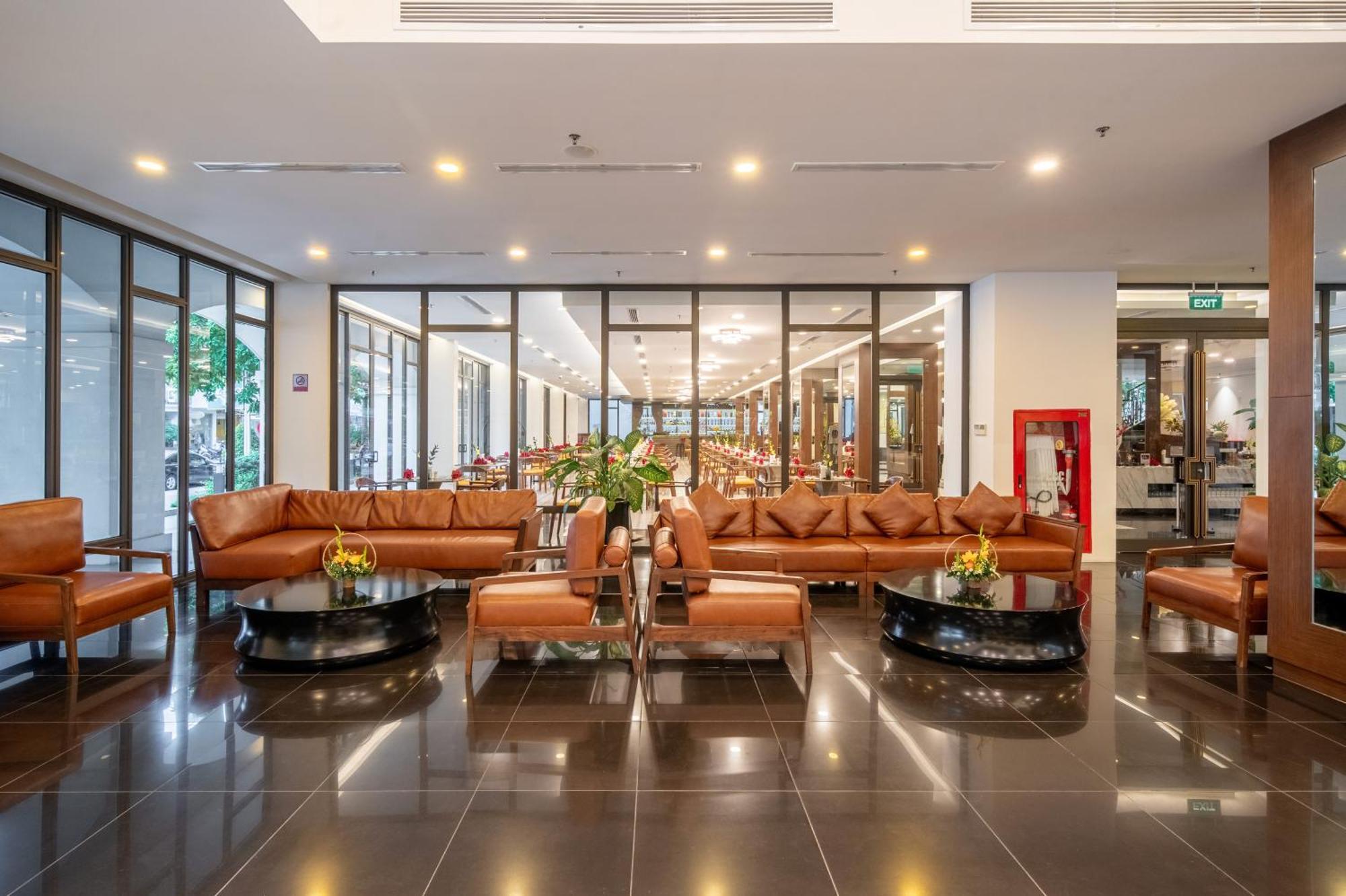 Senna Hue Hotel Esterno foto Lobby