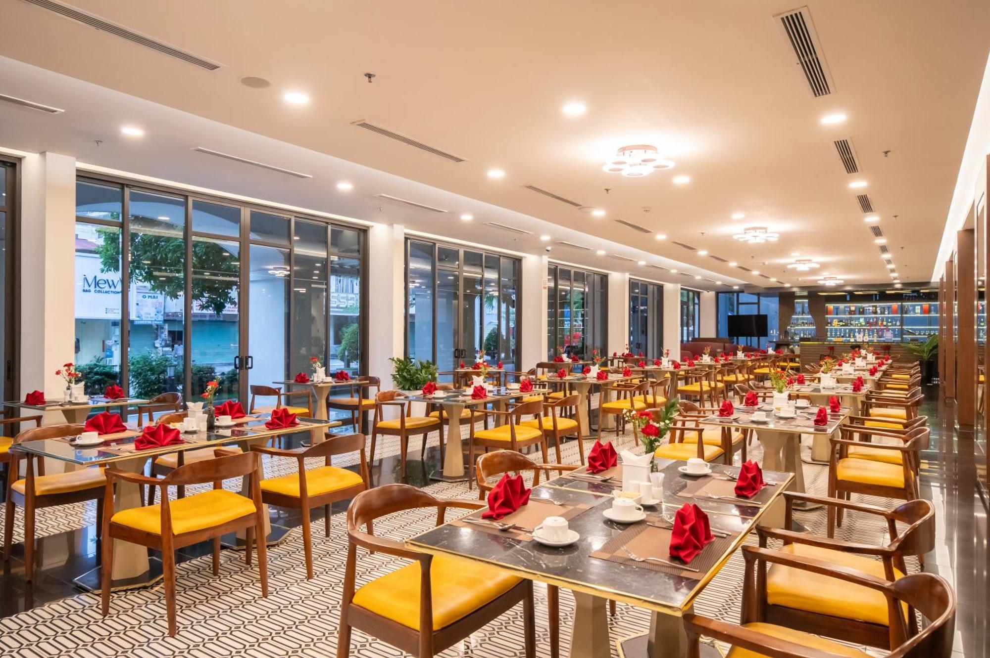 Senna Hue Hotel Esterno foto The restaurant