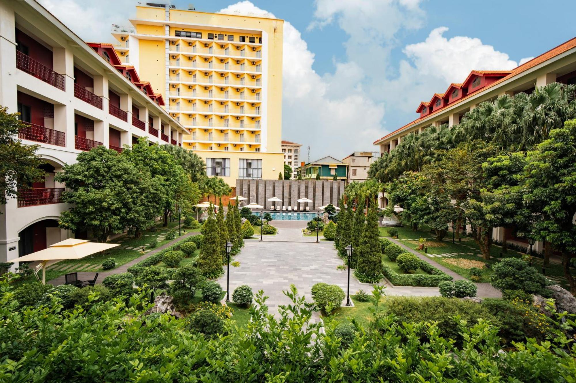 Senna Hue Hotel Esterno foto The Royal Thai Police Hospital