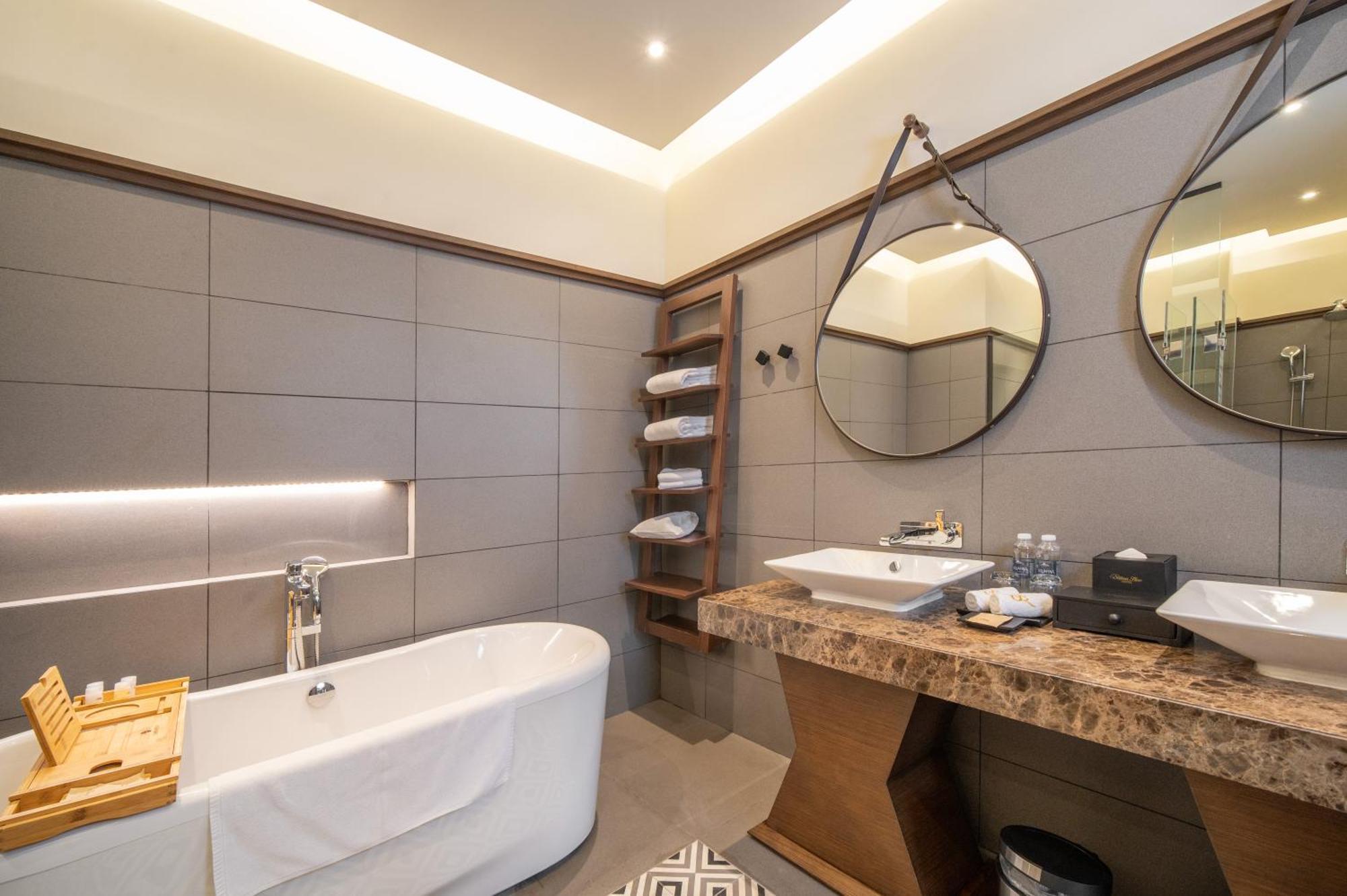 Senna Hue Hotel Esterno foto Bathroom