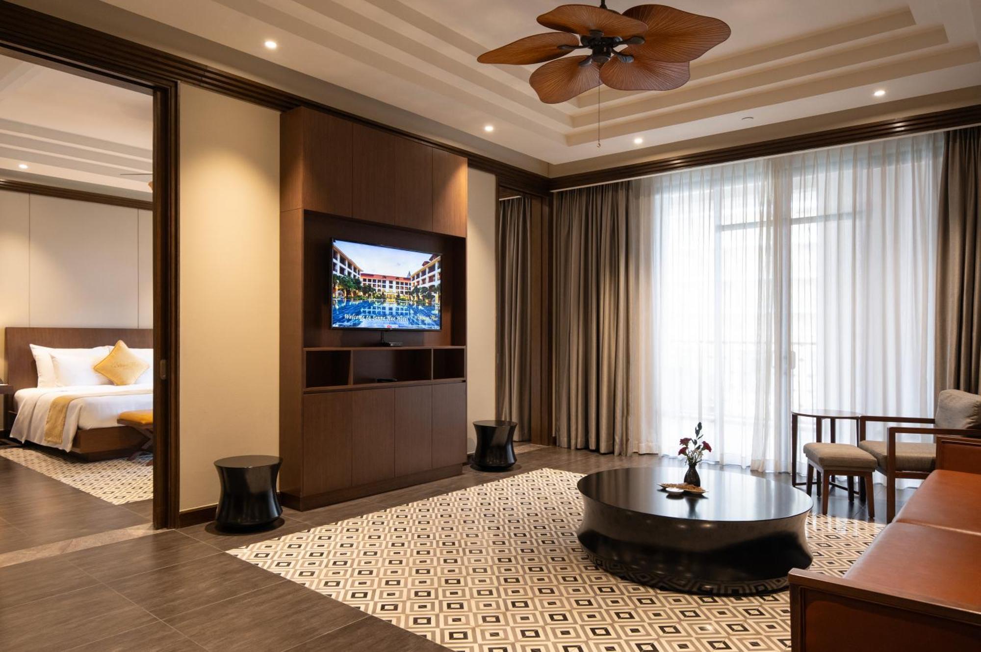 Senna Hue Hotel Esterno foto A suite at the hotel