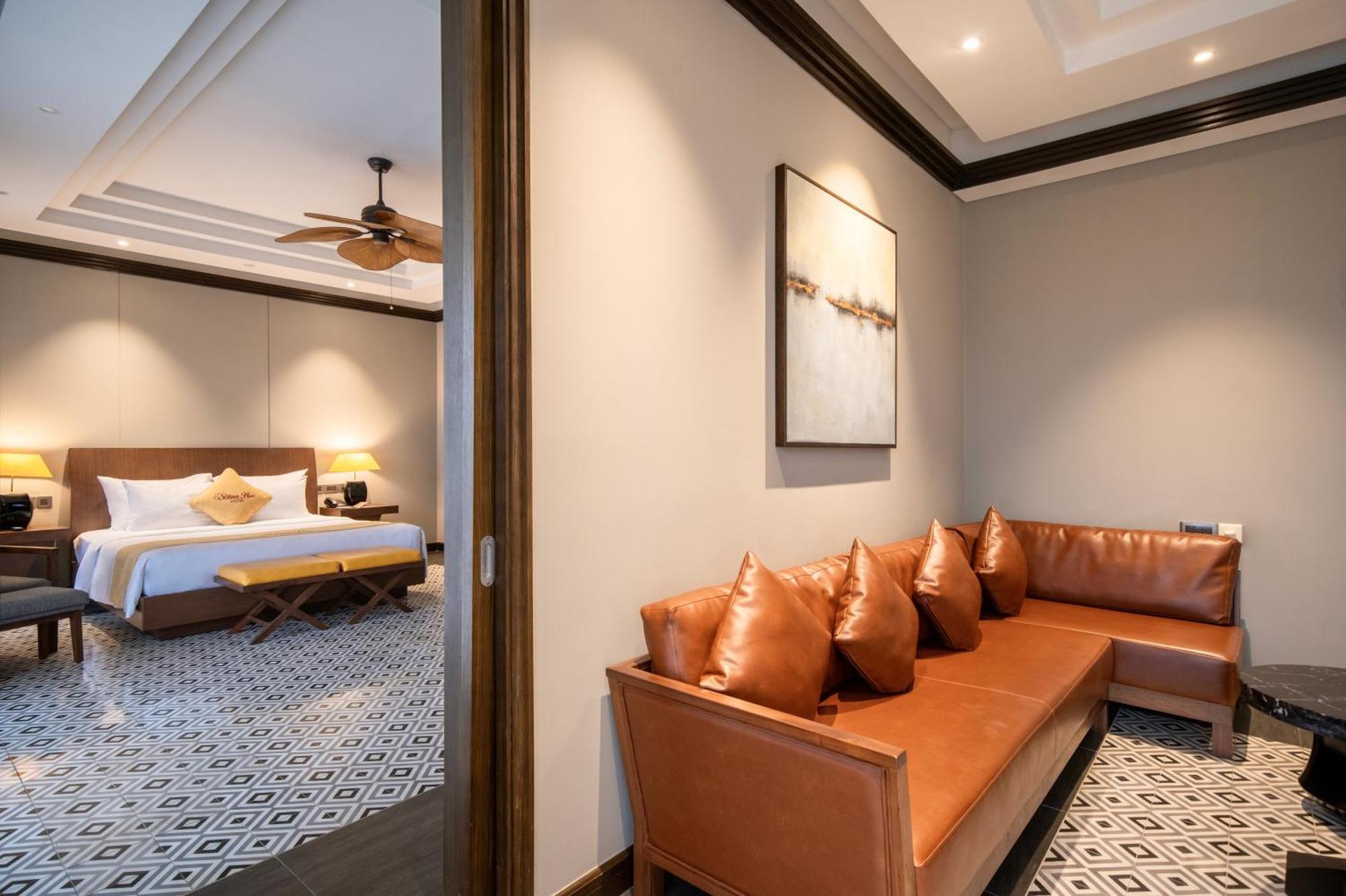 Senna Hue Hotel Esterno foto A suite at the hotel