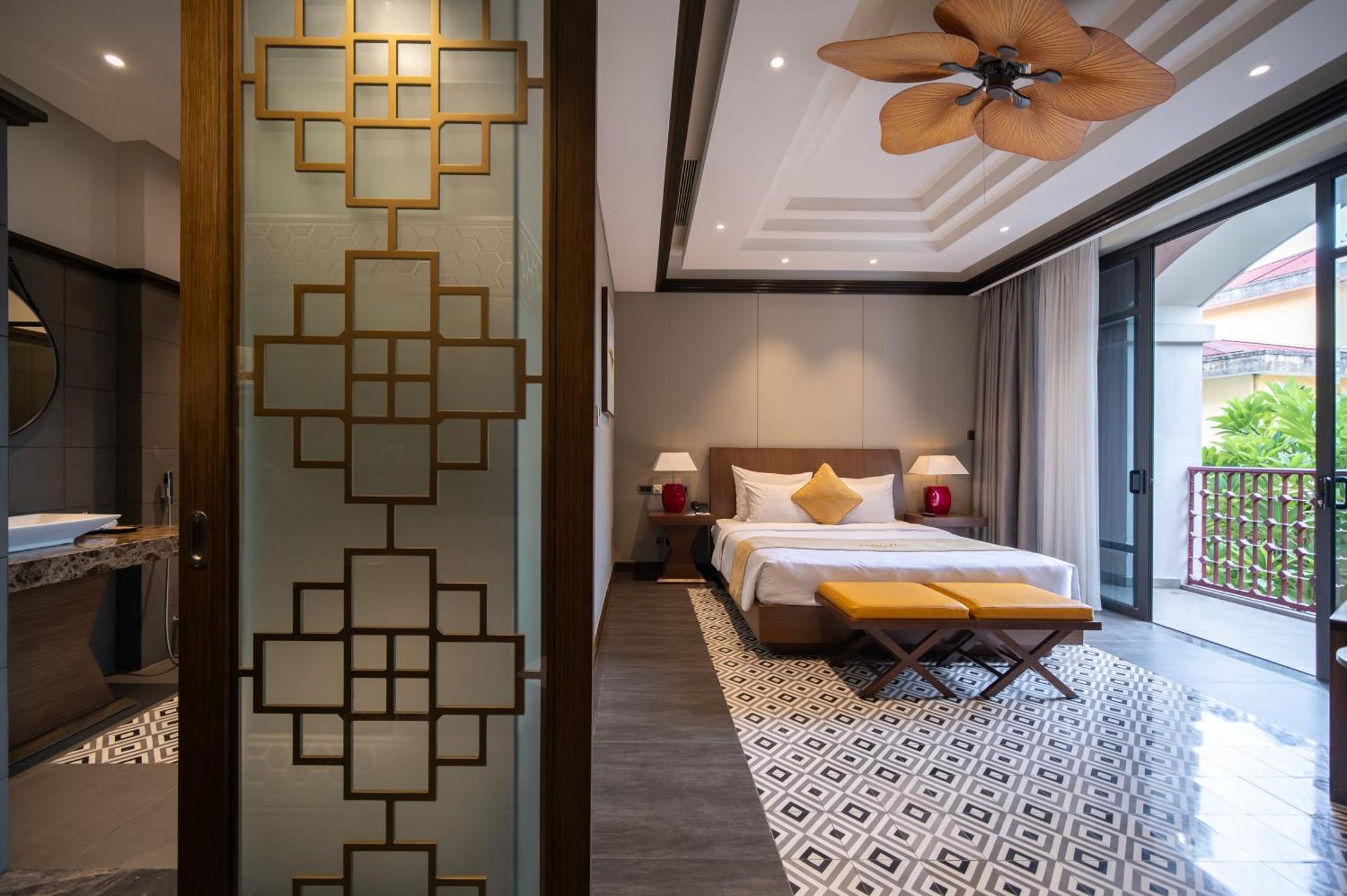 Senna Hue Hotel Esterno foto A bedroom at the hotel